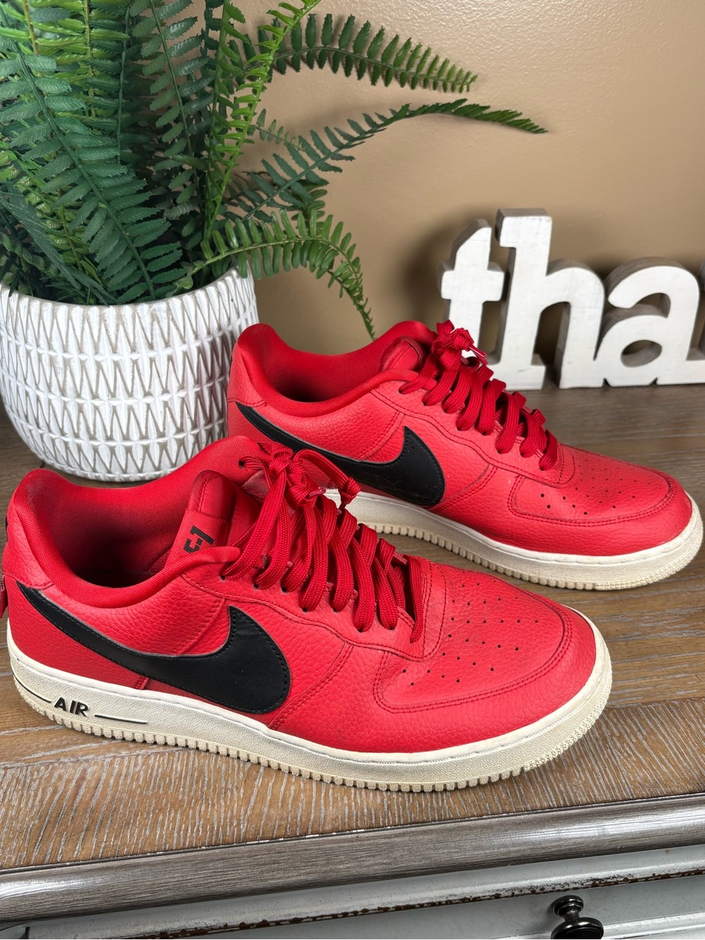 Nike Air Force 1 Statement Game NBA
University Red/Black size 11.5
823511-604 - Picture 6 of 10